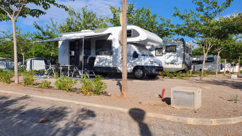 Truus ons vakantiehuus – Spacious family camper Fiat Ducato