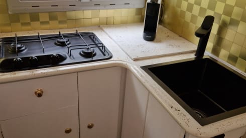 Camper Lua – 5p Ford alcove uit 1999