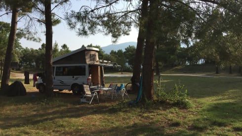 Sjaan – Auf Abenteuer mit dem komfortablen und umfangreichen Ford Nugget für 4 Personen!