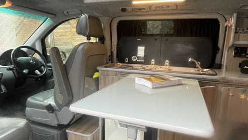 Rainbow Magnus – 4 berth Mercedes-Benz campervan from 2009