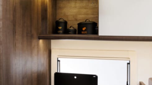 Benny – The family alcove with large garage