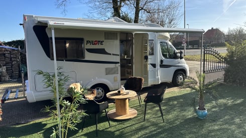 Piloot – Pilote camper - a big people camper! fully furnished!