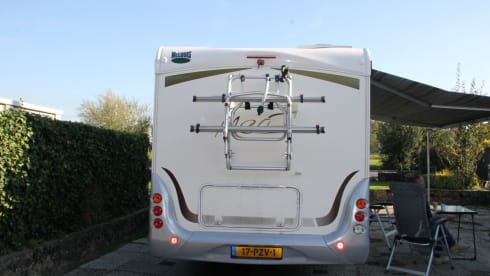 Super nice Mc Louis 4 person camper with various extras