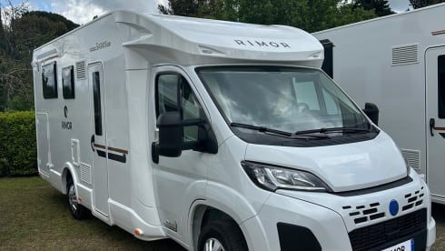 Nr. 15 – Wohnmobil für bis zu 4 Personen als Automatik und Einzelbetten