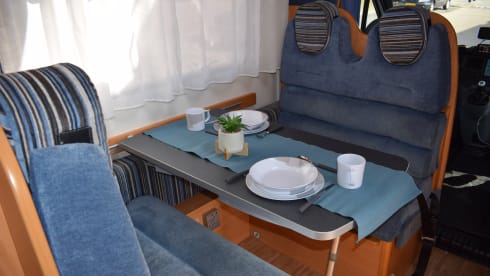 Ford Benimar  – Comfortabele familiecamper met 6 slaapplaatsen compleet ingericht