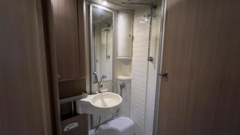 Beautiful luxury 4 person camper