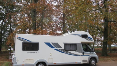 Gerty – 6 Berth Luxury Motorhome