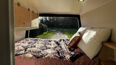 Claudia Sprintervan – 2 Berth Off Grid Sprinter Campervan