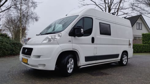 De Reizende Levensgenieter – Nice Fiat camper bus for 2-4 people