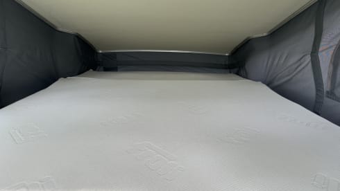 Henry – 4 berth Ford campervan 