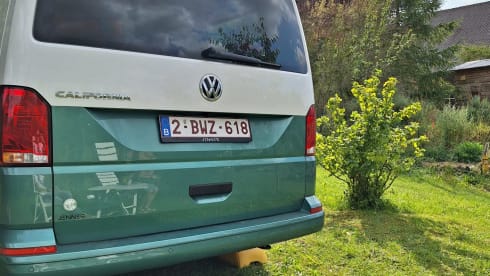 5p Volkswagen California BEACH 2022 with awning