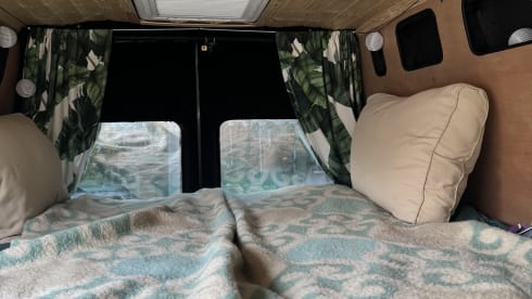 Rendang – Off-Grid Ford Bus Camper - 2p. - for real adventurers
