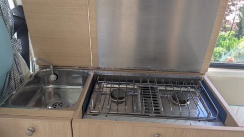 Betty – 5 seat / 4 berth Volkswagen T2 campervan from 1976