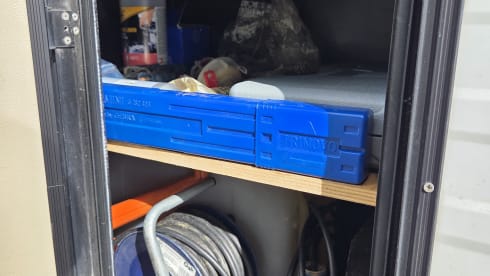 The Sassenach – Peugeot J5 Maess semi-integrated uit 1993