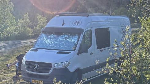 camping-car de luxe avec lit longitudinal