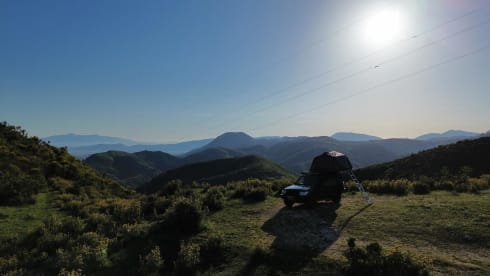 The Beast – Toyota Land Cruiser 100 series with roof tent