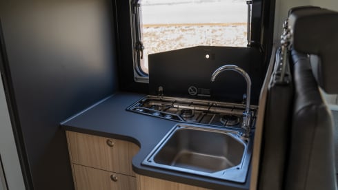 Bijna nieuwe Sunliving camper 2024 – 5p Sun Living semi-integrated uit 2024