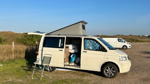De Witte Panter – 2p Volkswagen campervan from 2004