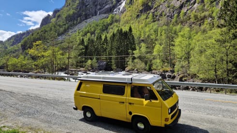 Unique Volkswagen T3 from 1988 to go on an adventure with