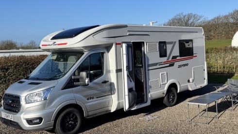 Charlie – HIGH SPEC - 5 berth Roller Team Motorhome - Free Wifi & Insurance - 2024