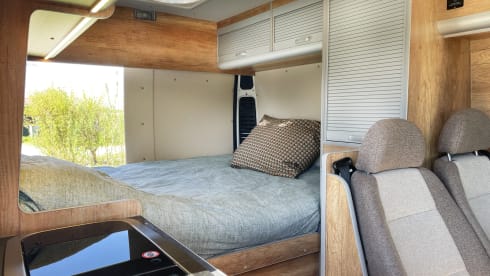 De Groene Waldi – Peugeot Boxer compact camper for rent