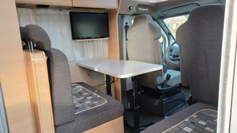  Beautiful compact Knaus camper with garage and large transverse bed!