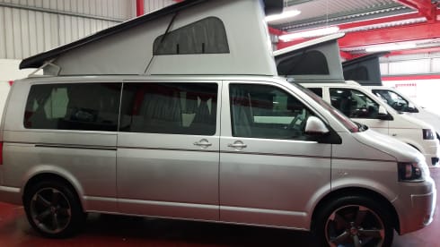 Camper Van Beethoven – 4 berth pop top Volkswagen campervan, 2015