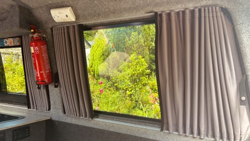 Readers (ready for anything) – 2 berth Volkswagen campervan from 2002