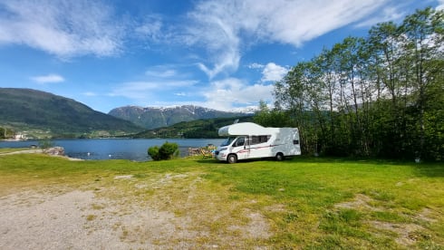 Sunlight A72 – Ideal spacious and neat alcove family camper.