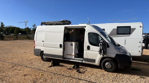 Perro – 2p Peugeot campervan from 2016