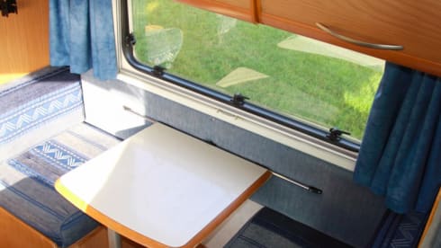 Blucamp Sky 400 - Cozy family camper with 7 places to sleep!