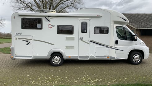 Beautiful spacious comfortable fine fully equipped 4 person camper