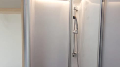 Sunlight T65 – Hele mooie ruime 4 persoons Sunlight camper uit 2022, veel bergruimte.