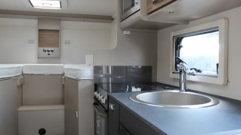 Little John – Our Luxury 2021 6 berth, Fixed Bed