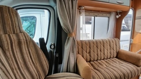 The Memory Maker – Cosy 4 Berth Motorhome