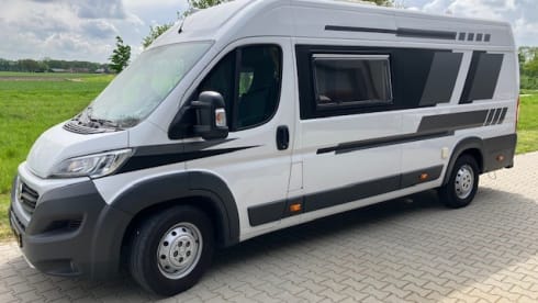 Heunie 1 – Beautiful camper van from 2017 with 2 lengthways beds