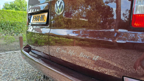 Marinus – Volkswagen t5 extended camper. Vending machine