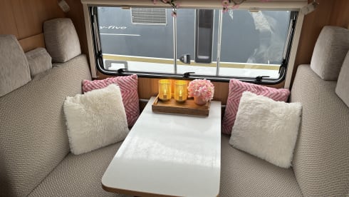 LMC Family Alcove Camper 6 persons Space saver! 