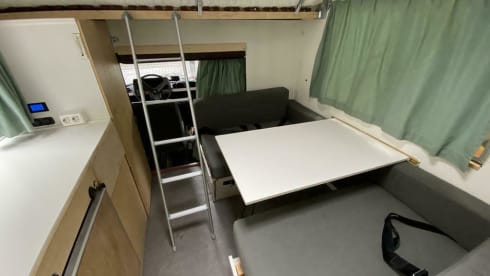 autohome – 4p Ford Alcove from 1979