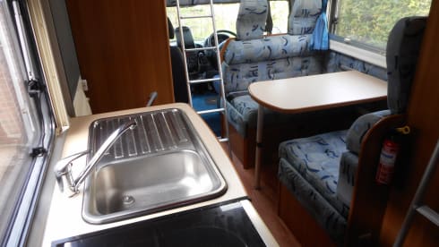 EASY 5 MOTORHOME HIRE JUST TURN UP AND GO