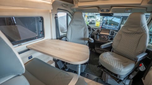 Hotel Kristoffel On the road – 4p Buscamper met hefdak en garage