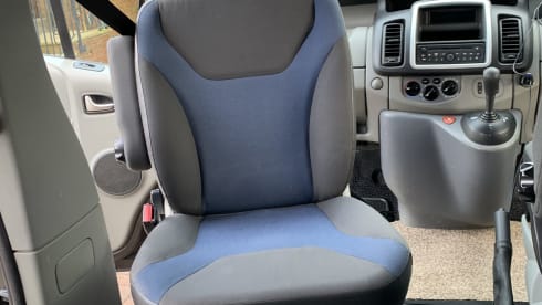 VangelaCampervan – 2 berth Renault Trafic auto campervan close to Edinburgh Airport 