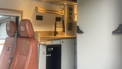 Van-Essa – 3/4 berth Ford bus from 2021