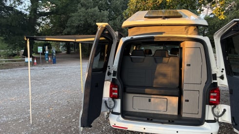 Clive – VW-Campingbus mit 4 Schlafplätzen aus dem Jahr 2017