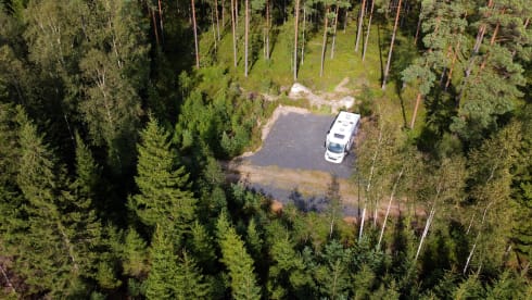 Luxe Sunlight V66 Adventure, semi-integrated camper