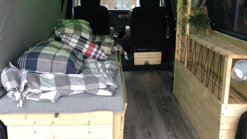 Bluebulli – Liebevoll ausgebauter VW T4 der Bock aufs reisen hat.