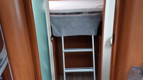 Campie  – Spacious 5p camper with XXL garage 