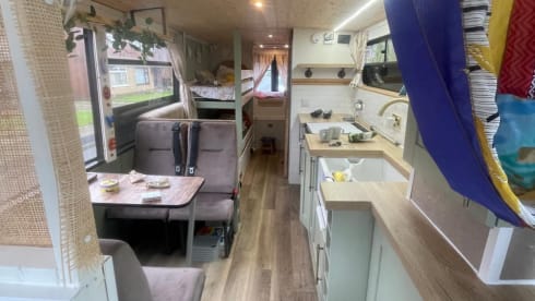Viva La Vario – 4 berth Mercedes-Benz semi-integrated from 2004