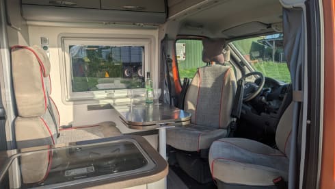 Adriaatje – Adria Mobil Wohnmobil für 2 Personen aus dem Jahr 2011