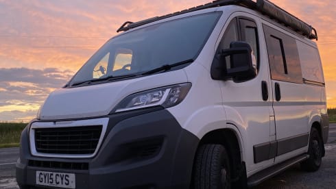 Rover – Off grid camper in Pembrokeshire